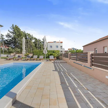 Kunfin Zadarvillas Вилла Бибинье