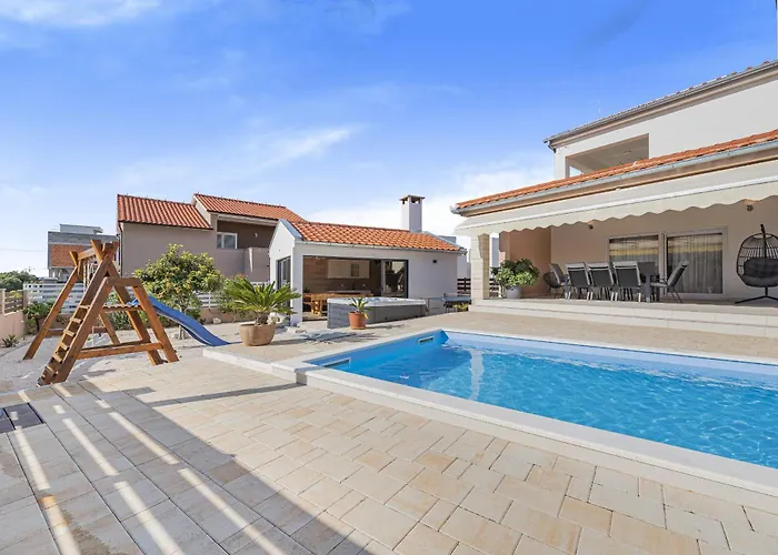 Kunfin Zadarvillas Вилла Бибинье
