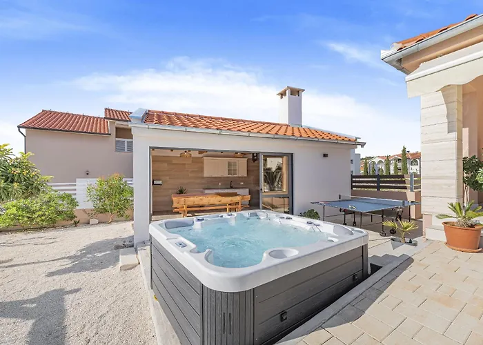 Kunfin Zadarvillas Вилла Бибинье