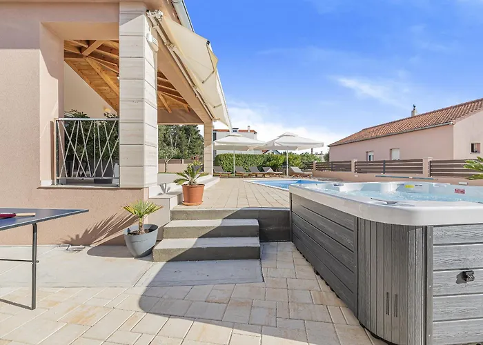 Kunfin Zadarvillas *