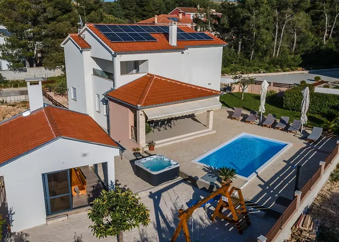 Kunfin Zadarvillas Вилла Бибинье