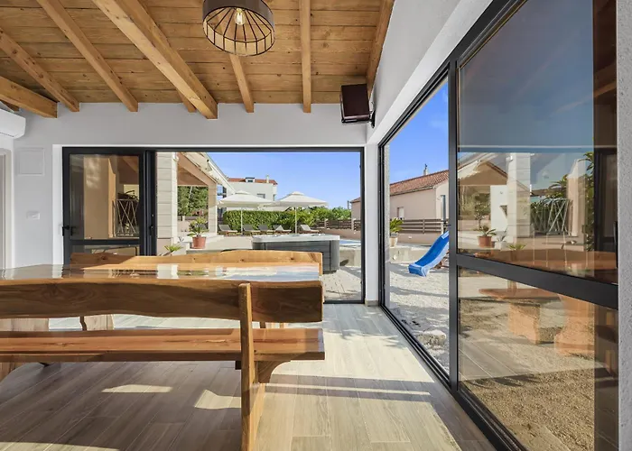 Kunfin Zadarvillas Бибинье