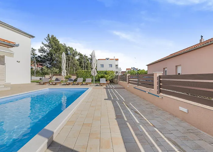 Kunfin Zadarvillas Вилла Бибинье