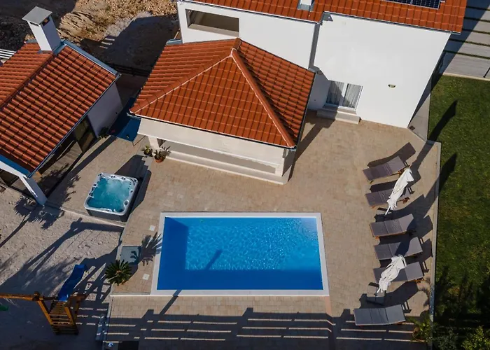 Kunfin Zadarvillas Вилла Бибинье