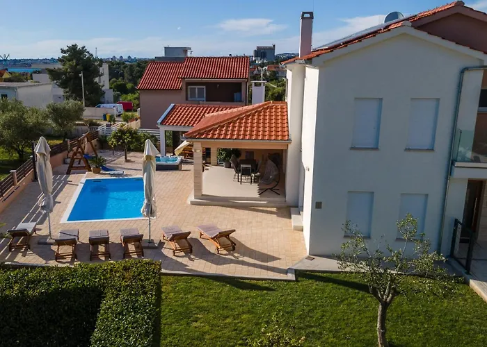 Kunfin Zadarvillas *