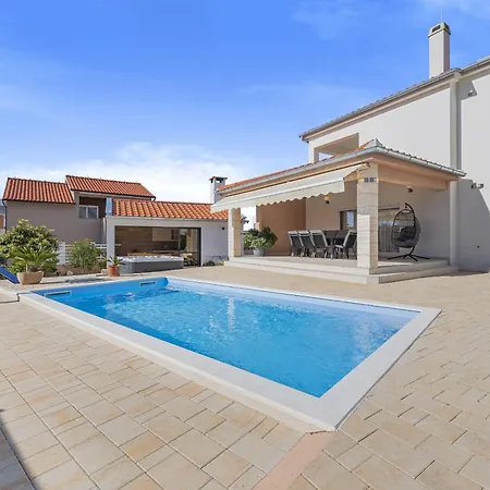 Kunfin Zadarvillas Villa *