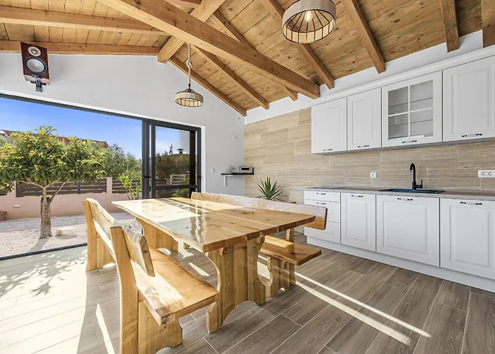 Kunfin Zadarvillas *